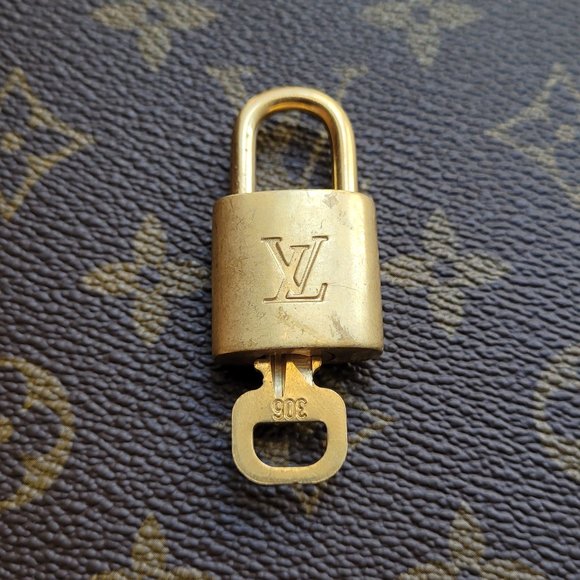 ⭐ # 306 vintage Louis Vuitton padlock and key - Picture 5 of 5